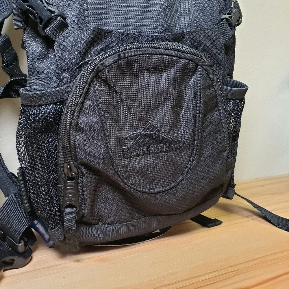High Sierra For Leed's‎ Hydration H20 Backpack Black Hiking Camping Outdoor NWT